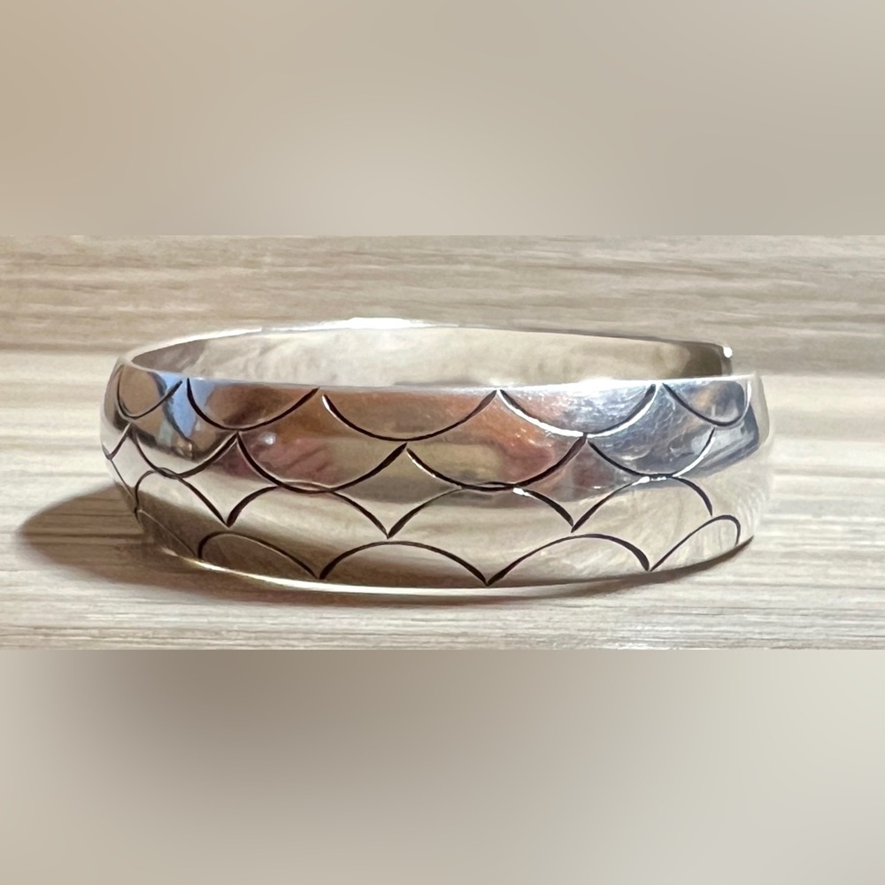 Vintage Handmade Designer Signed JH Wilson Sterling Silver Etched Cuff Bracelet - Picture 2 of 8
